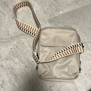 IHKWIP Every day essentials Crossbody w Strap